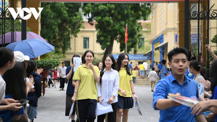 Việc bỏ các tổ hợp truyền thống ngay khi học sinh lớp 12 đã đi gần hết lộ trình ba năm gây xáo trộn, ảnh hưởng đến cơ hội vào đại học (Ảnh: VOV).