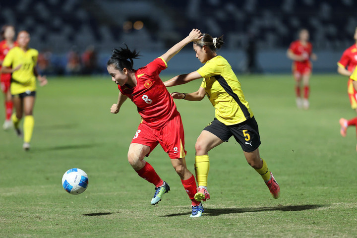 Malaysia chưa có tình huống lên bóng nào qua vạch giữa sân.