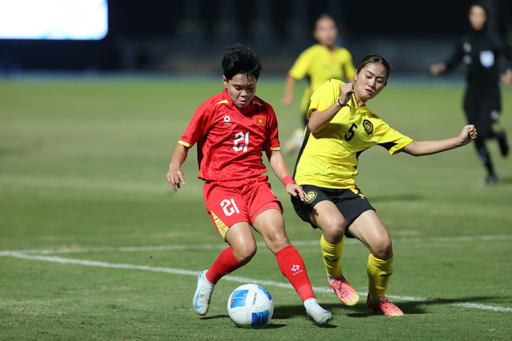 Đội tuyển Việt Nam chiếm ưu thế trước Malaysia.