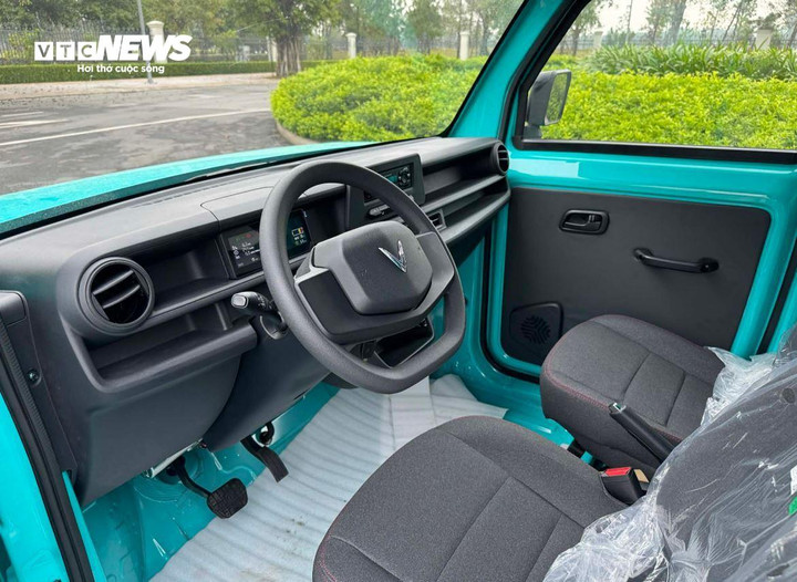 Khoang lái của EC Van. (Ảnh: Hải Ngọc)