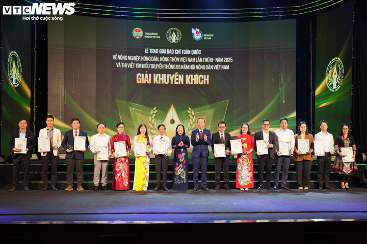 Các tác giả, nhóm tác giả nhận giải Khuyến khích Giải báo chí toàn quốc về nông nghiệp, nông dân, nông thôn Việt Nam lần thứ III - năm 2025.