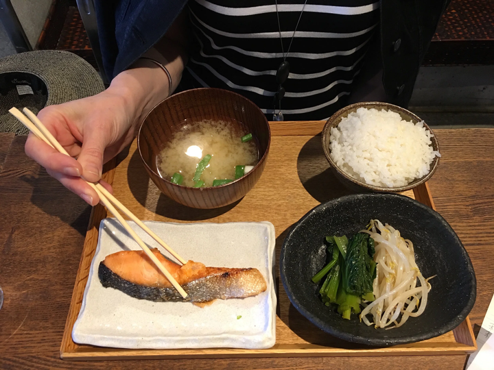 Hãy lấy khẩu phần ăn nhỏ hơn (Ảnh: A travelling foodie)