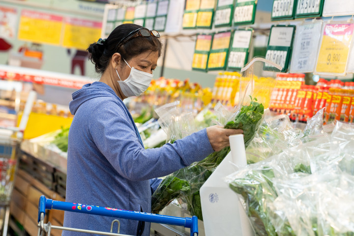 Lễ hội rau nhiệt đới tại Co.opmart giảm từ 15% cho rau củ, giúp người tiêu dùng tiếp cận nguồn rau chuẩn với giá hợp lý.