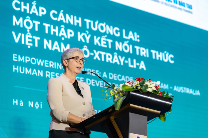 Bà Michelle O’Byrne, Đại sứ Australia về Bình đẳng giới, phát biểu tại hội thảo.