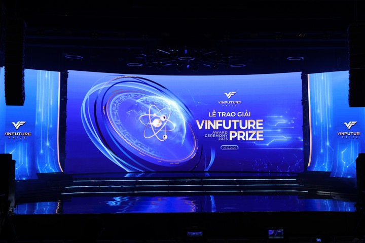 Sân khấu Lễ trao giải VinFuture 2025.