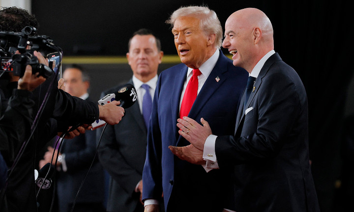 Tổng thống Mỹ Donald Trump và Chủ tịch FIFA Gianni Infantino (Ảnh: Reuters)