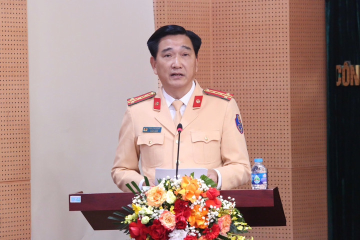 Đại tá Trần Đình Nghĩa, Trưởng phòng CSGT Công an TP Hà Nội thông tin tại hội thảo.