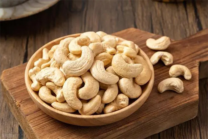 Cẩn trọng khi ăn các loại hạt với liều lượng lớn. (Ảnh: Sohu)