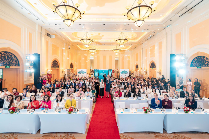 Gần 200 đại biểu đến từ các cơ quan đối tác và cựu sinh tham dự và chúc mừng các thành tựu của Aus4Skills.