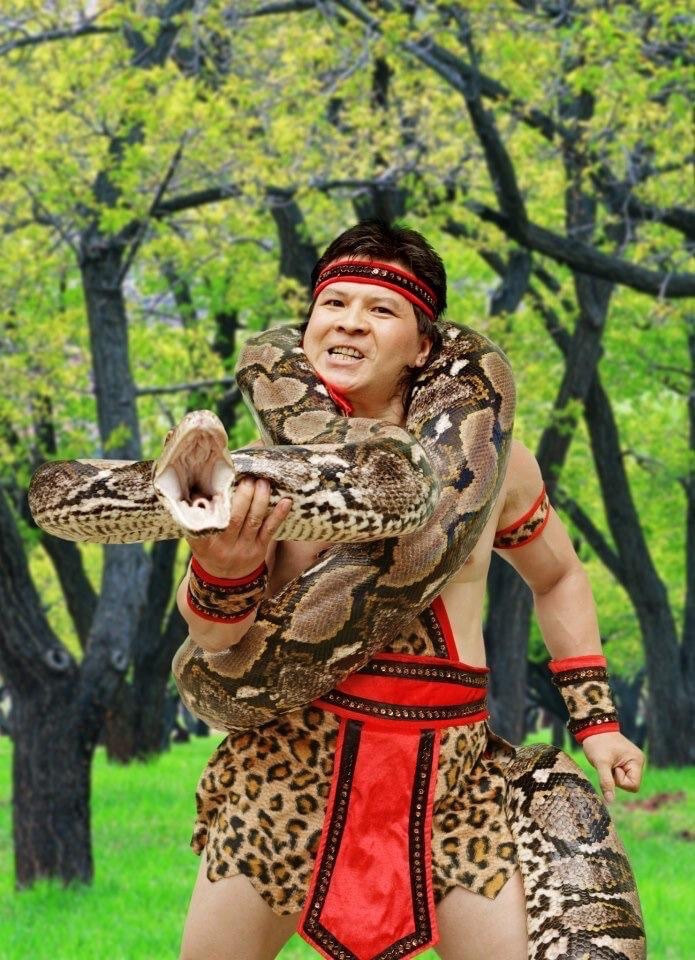 Nghệ sĩ Tống Toàn đi lưu diễn ở nhiều quốc gia trên thế giới với gần 1.000 buổi diễn.