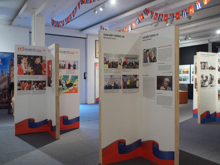 Bên trong triển lãm "Nghĩa tình thủy chung".