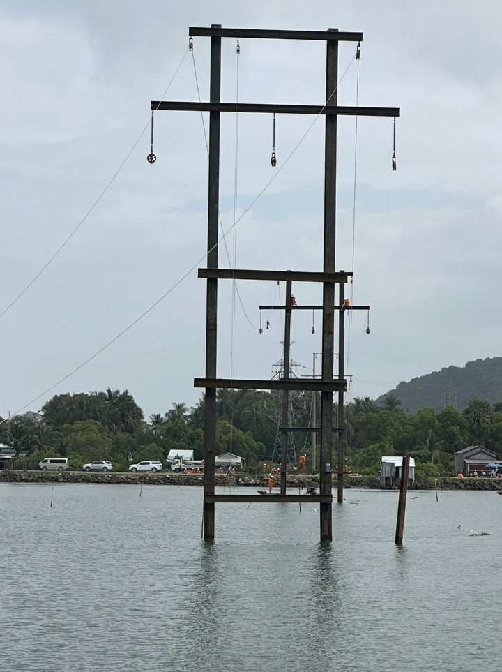 Thi công xuyên đêm, 'nối điện' trở lại cho đặc khu Phú Quốc - 1