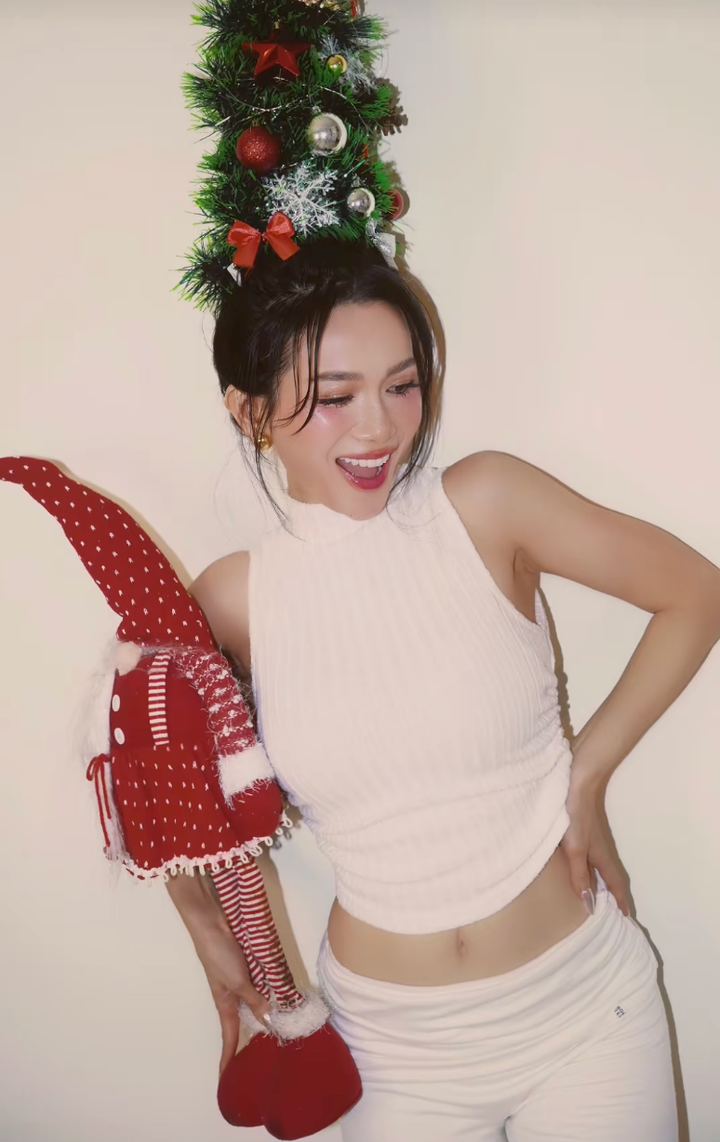 Giới trẻ phát cuồng với trend buộc tóc cây thông Noel siêu xinh - 4