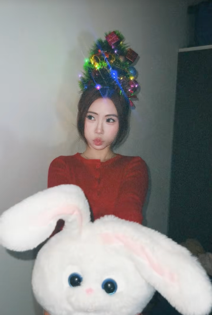 Giới trẻ phát cuồng với trend buộc tóc cây thông Noel siêu xinh - 6