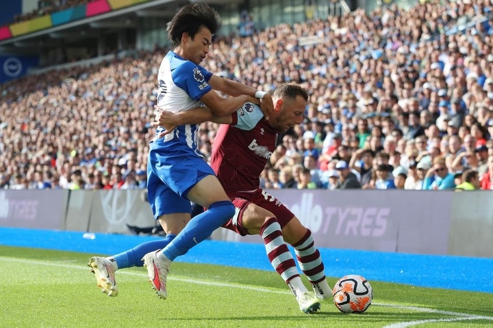 Brighton chạm trán West Ham tại Premier League.