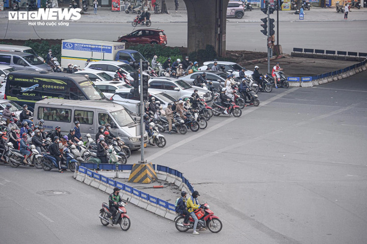 Từ 1/7/2026, Hà Nội chính thức triển khai thí điểm cấm xe xăng trong một số tuyến phố ở Vành đai 1. (Ảnh minn họa)