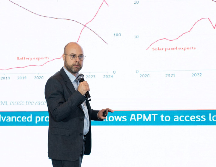 Ông Dale Hardcastle, Giám đốc cấp cao Bain & Company, phát biểu tại phiên thảo luận về chuyển đổi năng lượng trong khuôn khổ GEF 2025. (Ảnh: Hùng Cường)