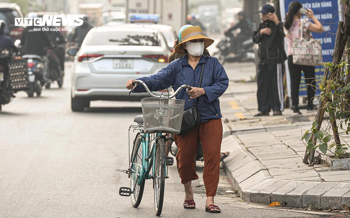 Ngày 8/12, Hà Nội rét về đêm và sáng, trưa chiều hửng nắng. (Ảnh minh hoạ: Viên Minh)