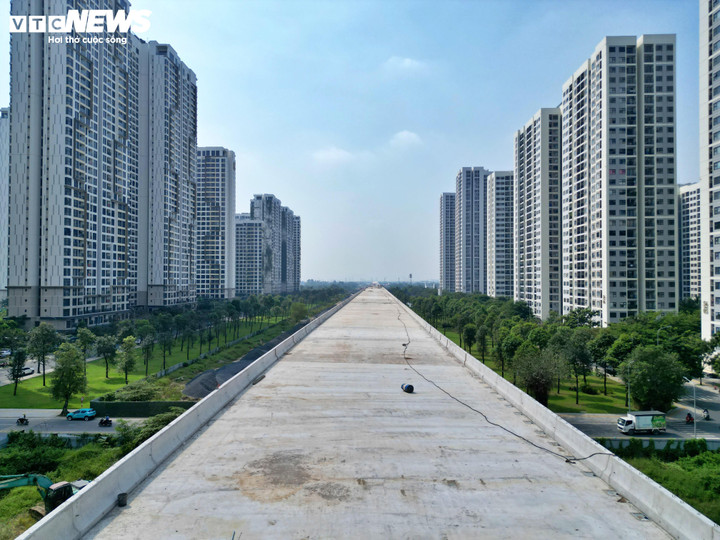 Jejantas sepanjang 14.7 km di Lebuhraya Lingkaran 3 Bandaraya Ho Chi Minh sedang dipercepatkan, memfokuskan untuk melengkapkan pakej utama yang akan beroperasi pada 19 Disember.