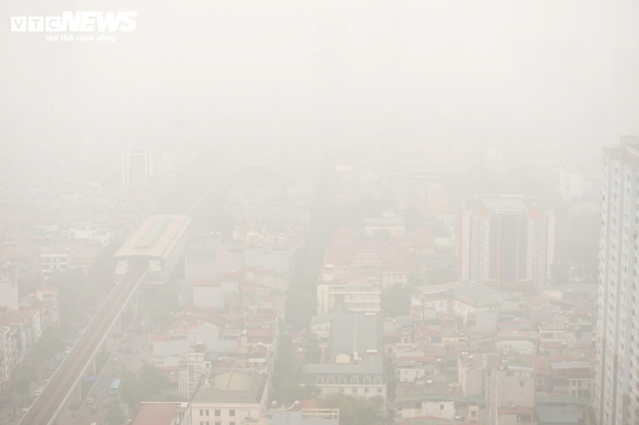 Thời điểm Hà Nội bị bao phủ bởi bụi mịn. (Ảnh: Viên Minh)