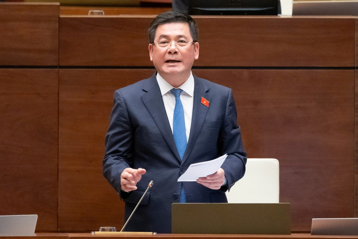 Minister van Industrie en Handel Nguyen Hong Dien. (Foto: Nationale Vergadering)