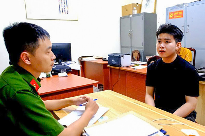 Nguyễn Lâm Thái làm việc với công an. (Ảnh: Vietnamnet)