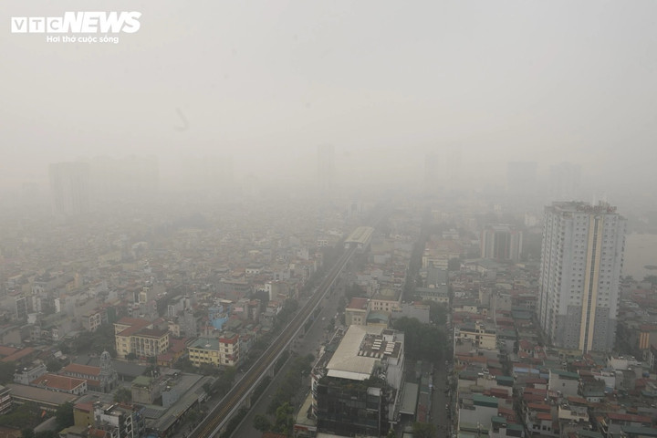 Hà Nội nhiều ngày liên tiếp nằm trong nhóm các thành phố ô nhiễm nhất thế giới. (Ảnh: Viên Minh)