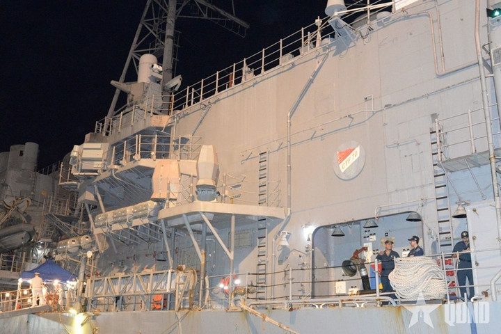 Tàu tuần dương USS Robert Smalls tại cảng Tiên Sa.