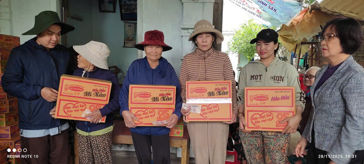 Sản phẩm đến với và con vùng lũ Đắk Lắk (Phú Yên cũ). (Nguồn: Acecook Việt Nam)