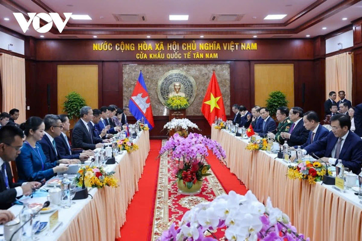 Thủ tướng Chính phủ Phạm Minh Chính và Thủ tướng Hun Manet hội đàm nhằm đánh giá kết quả hợp tác đạt được thời gian qua đồng thời trao đổi các biện pháp thúc đẩy quan hệ song phương thời gian tới.