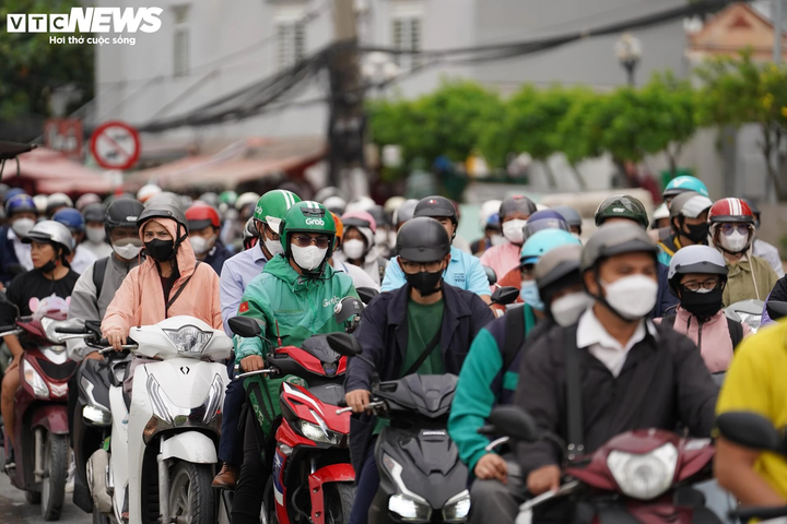 Theo Sở Xây dựng, tình trạng ùn tắc giao thông tại TP.HCM đang tăng 24% so với cùng kỳ năm 2024.