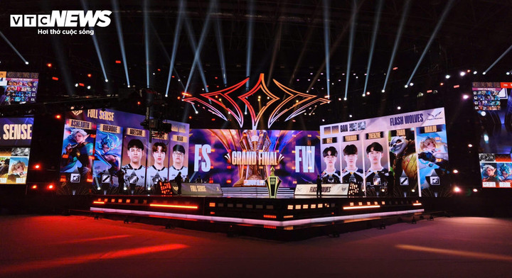 Sân khấu trận chung kết của giải đấu quốc tế AIC 2025 tổ chức tại Hà Nội. (Ảnh: Kỳ Anh)