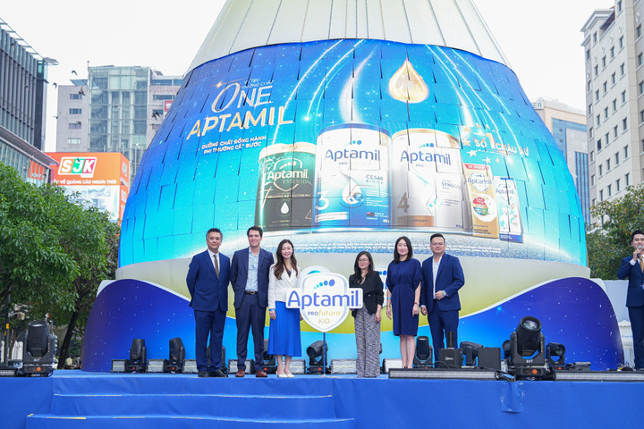 Sự kiện “Vũ trụ dưỡng chất One Aptamil” do Danone và Aptamil tổ chức tại Quảng trường phố đi bộ Nguyễn Huệ TP. Hồ Chí Minh từ ngày 5-7/12