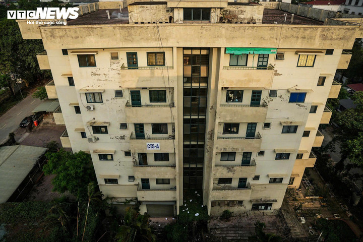 បានបញ្ចប់ការសាងសង់នៅឆ្នាំ ២០១៣ ដើម្បីបម្រើដល់គ្រួសារដែលមានដីធ្លីត្រូវបានដកហូតនៅក្នុងស្រុកទូលៀមពីមុន តំបន់តាំងទីលំនៅថ្មីគៀវម៉ៃគ្របដណ្តប់លើផ្ទៃដីសរុបជាង ១២,២ ហិកតា ដែលមានប្រជាជនប្រមាណជាង ៣០០០ នាក់។ តំបន់តាំងទីលំនៅថ្មីនេះមានព្រំប្រទល់ជាប់នឹងផ្លូវជាតិលេខ ៣២ នៅភាគខាងជើង ខាងត្បូងជាប់នឹងដីរបស់ក្រសួងសន្តិសុខសាធារណៈ នៅខាងកើតជាប់នឹងផ្លូវរថភ្លើង និងនៅខាងលិចជាប់នឹងតំបន់លំនៅដ្ឋានរបស់ភូមិគៀវម៉ៃ។ ទោះជាយ៉ាងណាក៏ដោយ បន្ទាប់ពីជាង ១០ ឆ្នាំមក អគារនៅទីនេះមិនដែលស្វាគមន៍ប្រជាពលរដ្ឋឱ្យរស់នៅទីនោះដូចការគ្រោងទុកនោះទេ។