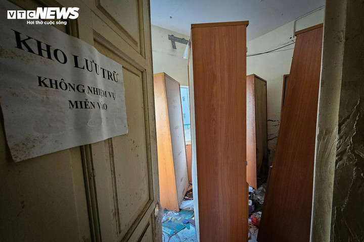 អាផាតមិនសម្រាប់តាំងទីលំនៅថ្មី ដែលមានទំហំចាប់ពី 50 ម៉ែត្រការ៉េ ដល់ 100 ម៉ែត្រការ៉េ ត្រូវបានបំពាក់យ៉ាងពេញលេញជាមួយនឹងបន្ទប់ទឹកឯកជន និងយ៉រ ដែលស័ក្តិសមឥតខ្ចោះសម្រាប់គ្រួសាររស់នៅ។ ទោះជាយ៉ាងណាក៏ដោយ ជំនួសឱ្យការស្វាគមន៍អ្នកស្នាក់នៅ កន្លែងទាំងនេះត្រូវបានប្រែក្លាយទៅជាកន្លែងផ្ទុកសម្រាប់របស់របរចាស់ៗ។