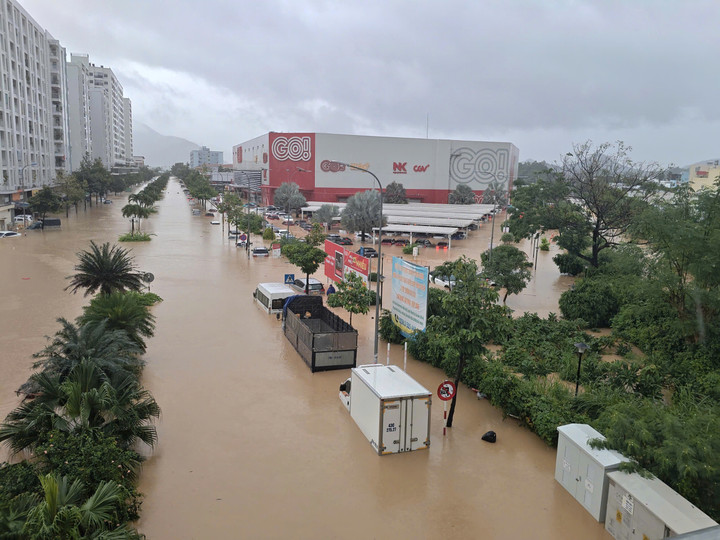 Nha Trang ngập nặng trong thời gian hồ thủy điện xã lũ.