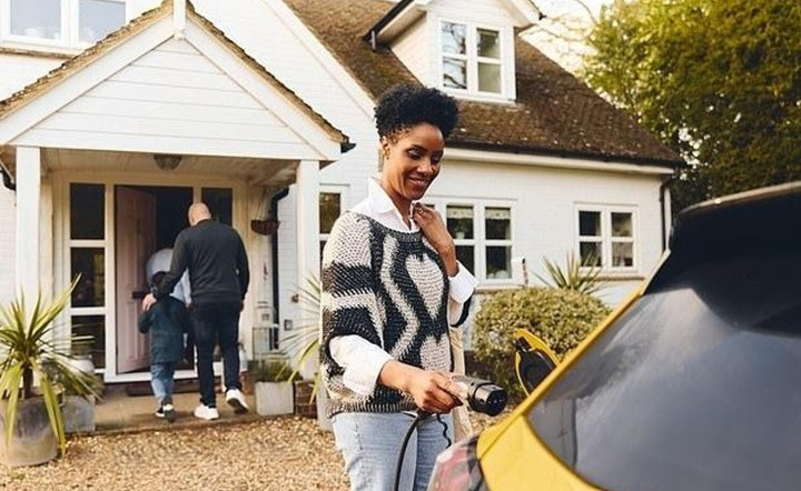 Người Anh hài lòng với việc sử dụng xe điện. (Ảnh: Shutterstock)