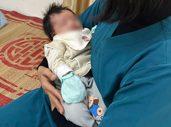 Bé gái được phát hiện vào rạng sáng 6/12 tại phường Hòa Bình, Hải Phòng.
