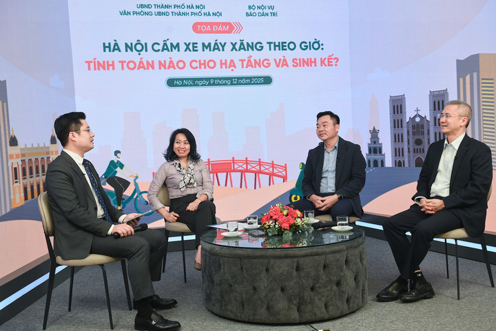 Quanh cảnh toạ đàm.