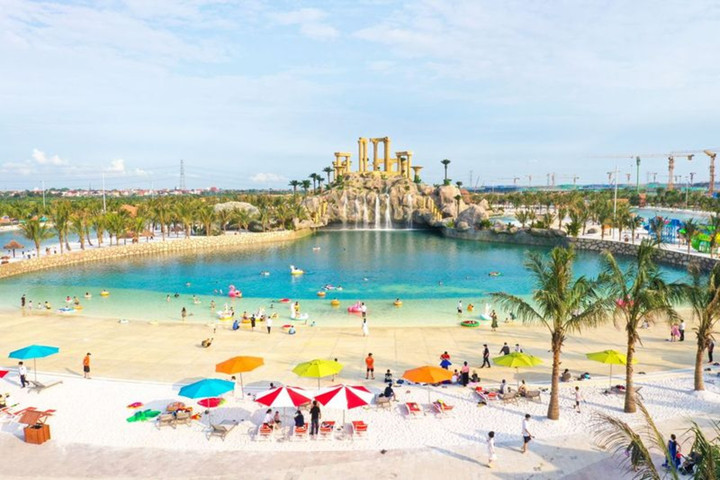 VinWonders Wave Park mang đến nhịp sống, nghỉ dưỡng biển sôi động cho cư dân và du khách.