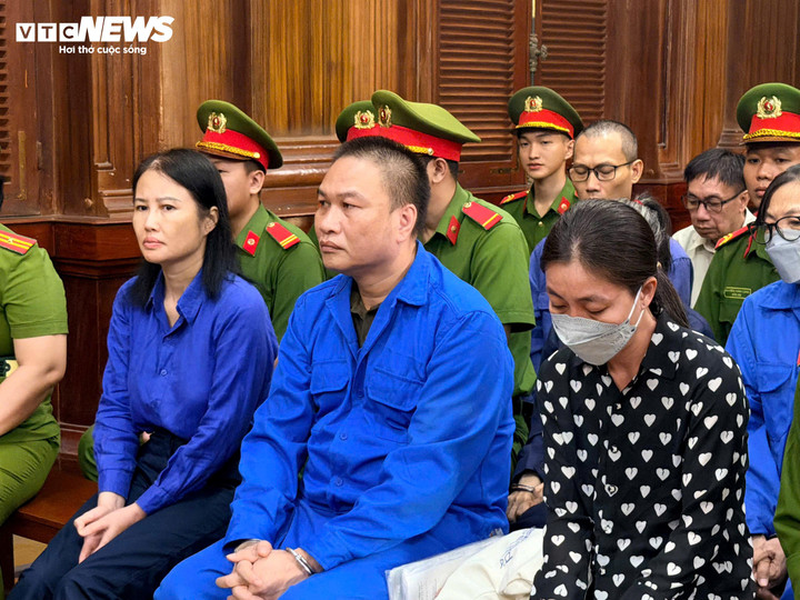 Theo cáo trạng, bà Nguyễn Thị Thanh Nhàn (Chủ tịch HĐQT kiêm Tổng giám đốc AIC, đang bị truy nã) là chủ mưu, chỉ đạo lập nhóm công ty “quân xanh” để tham gia các gói thầu. Hồ sơ của nhóm “quân xanh” được AIC chuẩn bị trước, cố tình bỏ thiếu tiêu chí hoặc đưa giá cao để bị loại. AIC cũng chỉnh sửa báo cáo tài chính, nâng khống chỉ tiêu nhằm hợp thức hóa điều kiện trúng thầu.