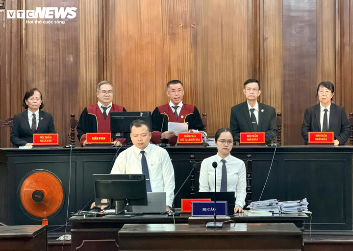 Phiên tòa do thẩm phán Trần Minh Châu làm chủ tọa, dự kiến diễn ra trong 4 ngày. Đại diện VKSND TP.HCM giữ quyền công tố là bà Trần Thị Liên và ông Phan Văn Hiền.