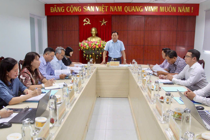 Phó Chủ tịch UBND tỉnh Phạm Tấn Hòa làm việc với Sở Khoa học và Công nghệ về việc tăng tốc chuyển đổi số và đổi mới sáng tạo.