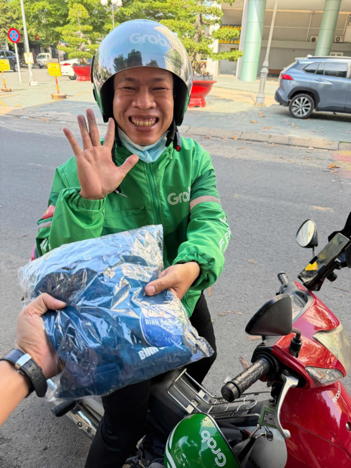 סיים את לימודיו באוניברסיטה בגיל 36 - 2