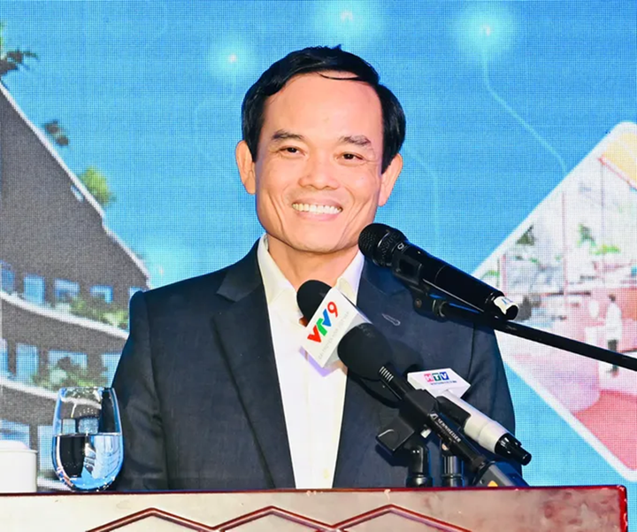 Bí thư Thành ủy Trần Lưu Quang chia sẻ với các doanh nghiệp lớn về đổi mới sáng tạo, kinh tế số tối 9/12.