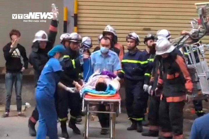 Bé trai 11 tuổi rơi từ tầng cao chung cư ở Hà Nội - 2