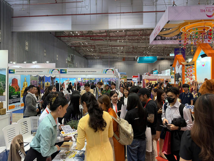 Khách tìm hiểu cơ hội du lịch tại Hội chợ du lịch quốc tế TP.HCM tháng 8 vừa qua.