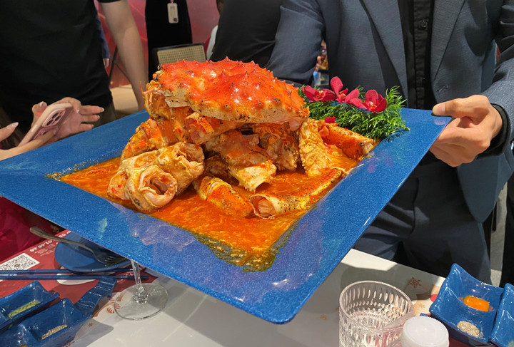 Người dân thành phố thường lựa chọn hải sản trong dịp Giáng sinh 2025. (Ảnh: Đại Việt)