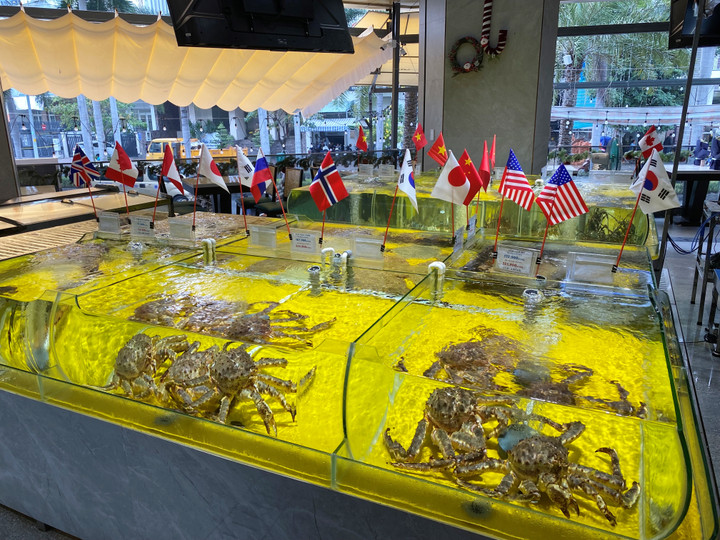 Các nhà hàng ở TP.HCM nhận đơn tấp nập. (Ảnh: Đại Việt)