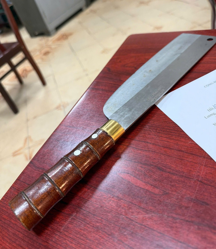 Con dao Cường dùng để đe dọa tổ công tác. (Ảnh: Công an Thái Nguyên)